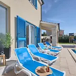 1520 Villa