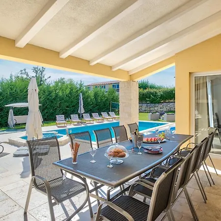 1520 Villa *