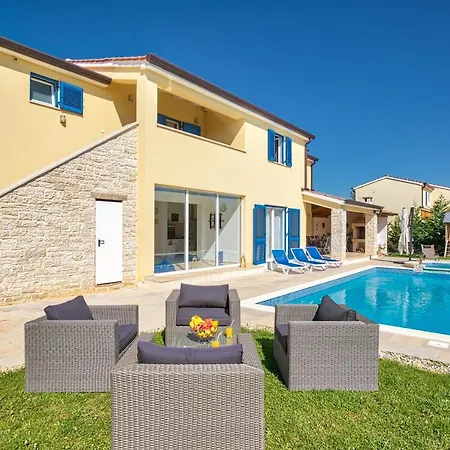 1520 Villa