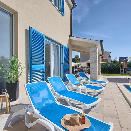 1520 Villa