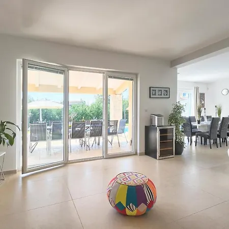 1520 Villa