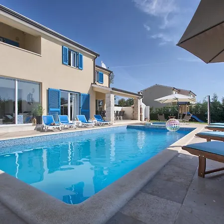 1520 Villa *