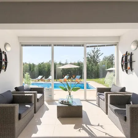 1520 Villa