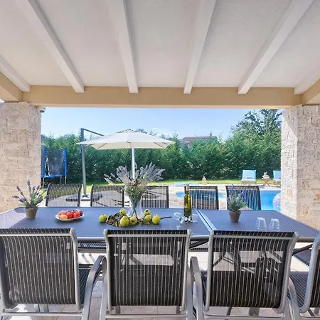 1520 Villa
