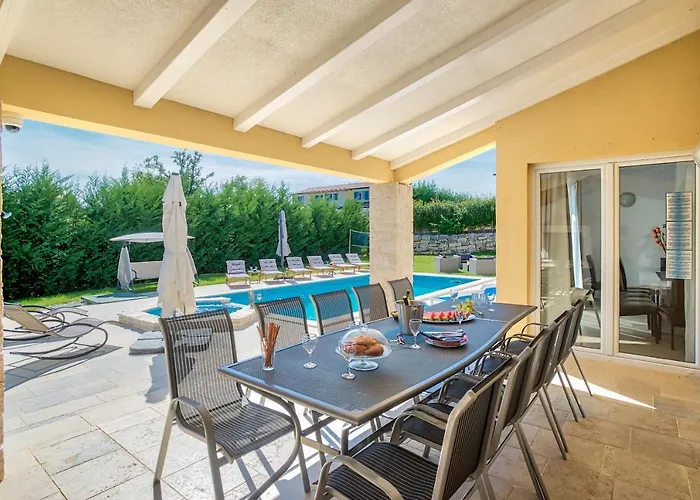 1520 Villa *