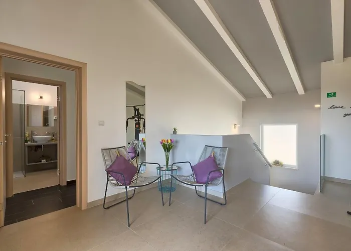 1520 Villa