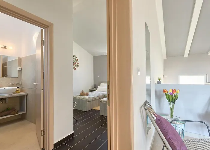 1520 Villa