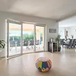 1520 Villa