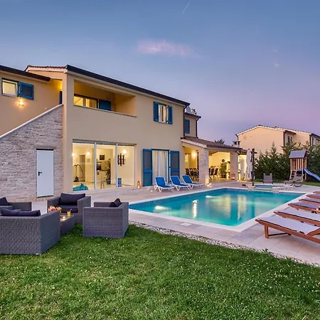 1520 Villa *