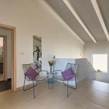 1520 Villa