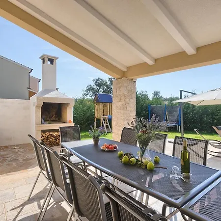 1520 Vila Zminj